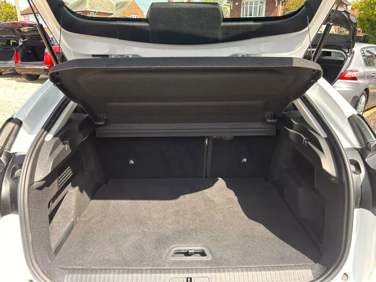 2022-citroen-c4-12-puretech-sense-plus-eat8-big-21