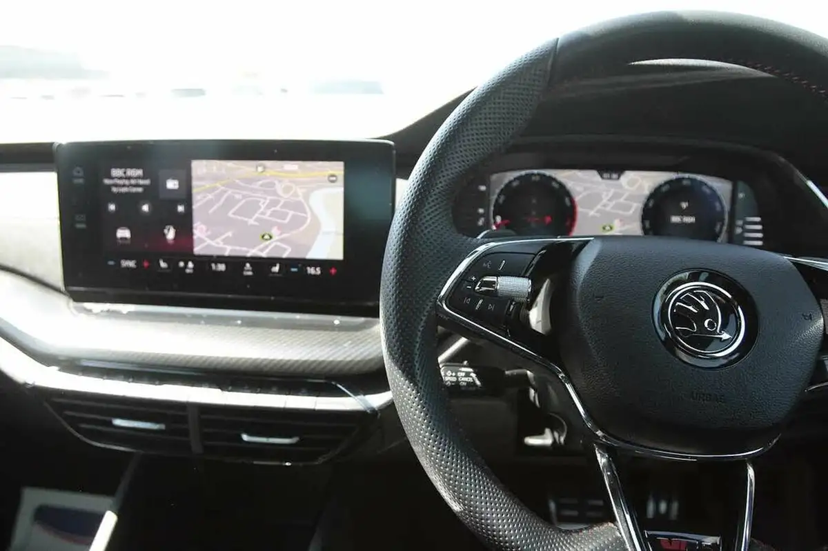 2023-skoda-octavia-20-tsi-vrs-hatchback-dsg-big-17