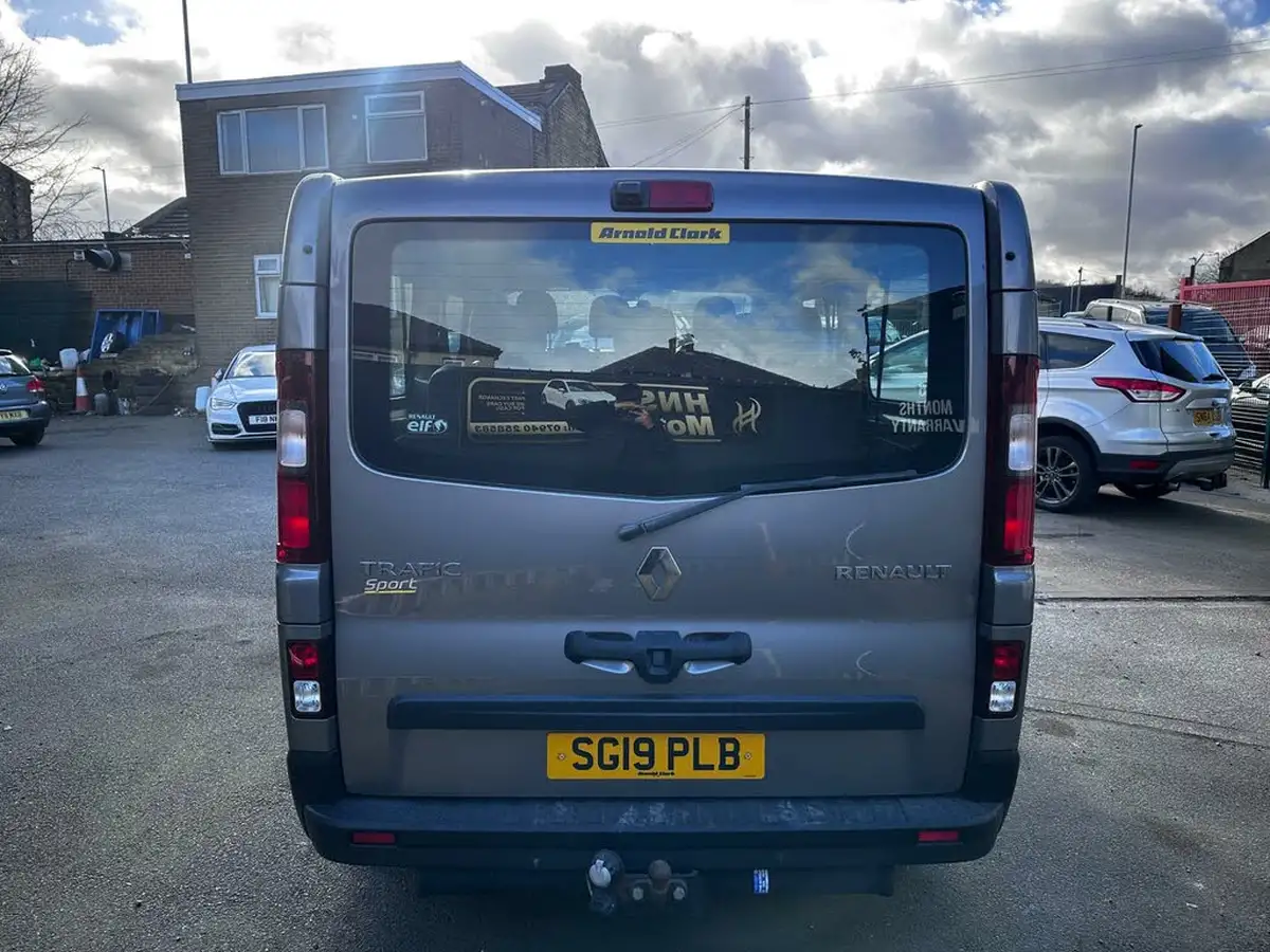 2019-renault-trafic-16dci-ll29-120-sport-nav-eu6c-bus-9-seats-big-10