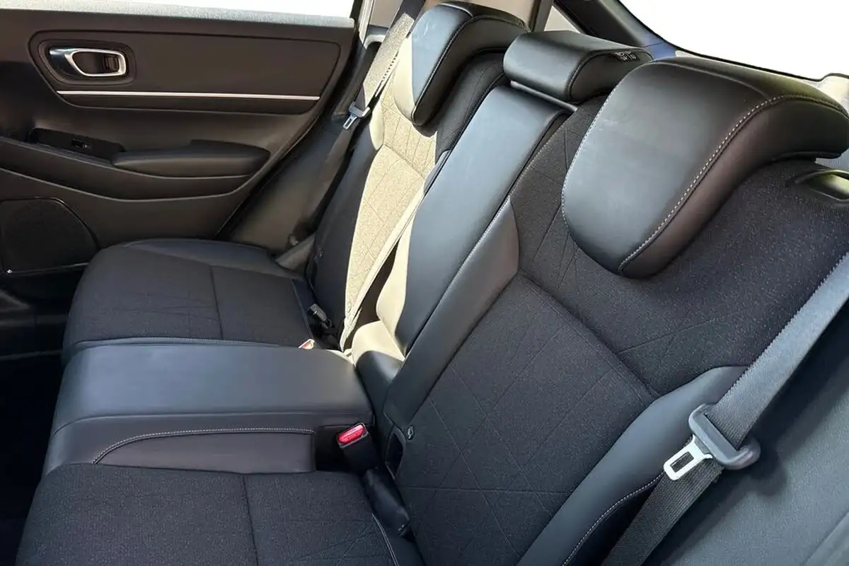 2022-honda-hr-v-15-i-mmd-advance-big-7
