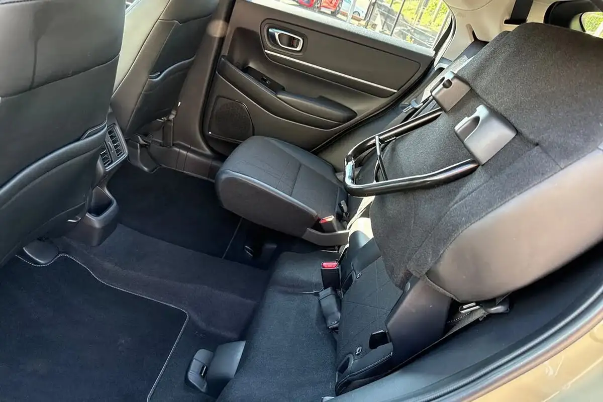 2022-honda-hr-v-15-i-mmd-advance-big-31