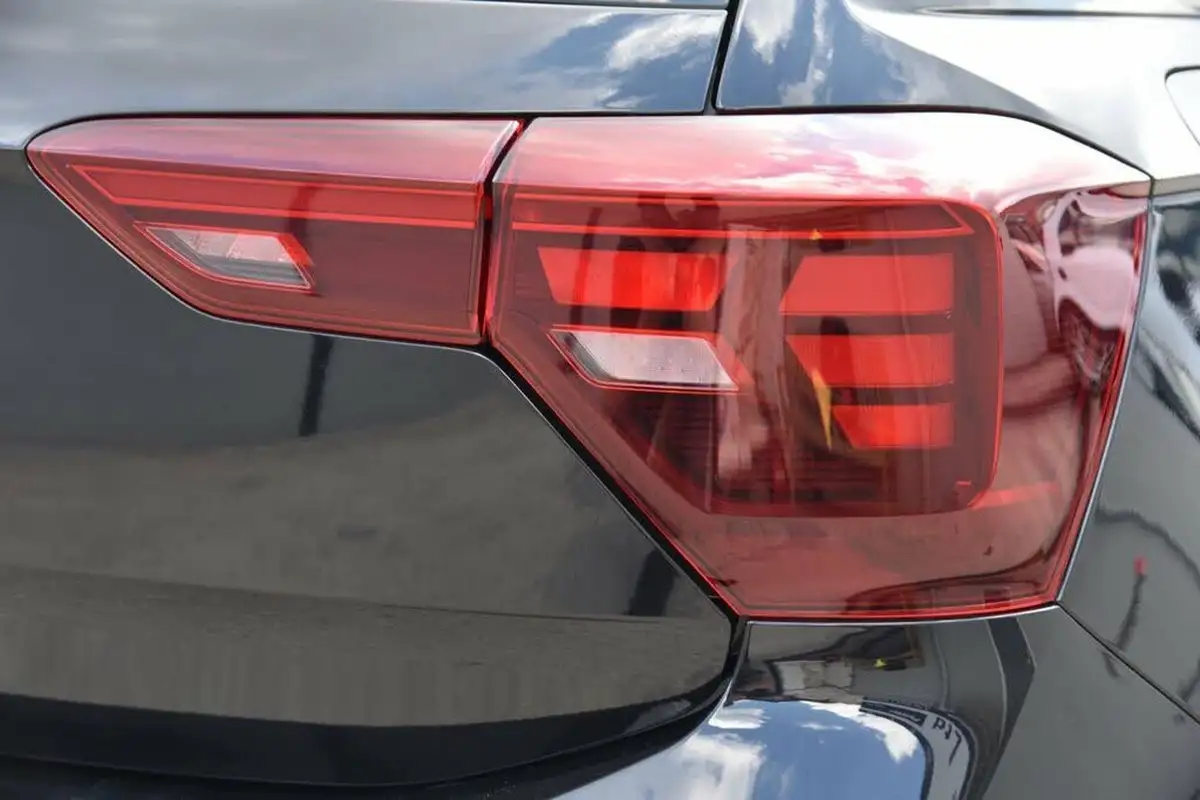 2022-volkswagen-polo-10-tsi-life-dsg-big-17