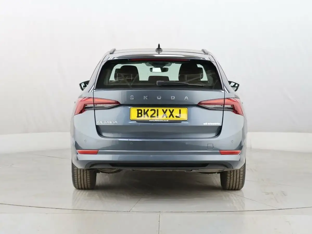 2021-skoda-octavia-20tdi-se-technology-115ps-scr-estate-big-8