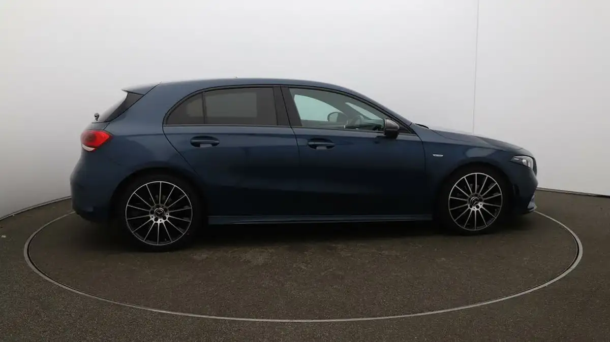 2020-mercedes-benz-a-class-20d-a200d-exclusive-edition-big-8
