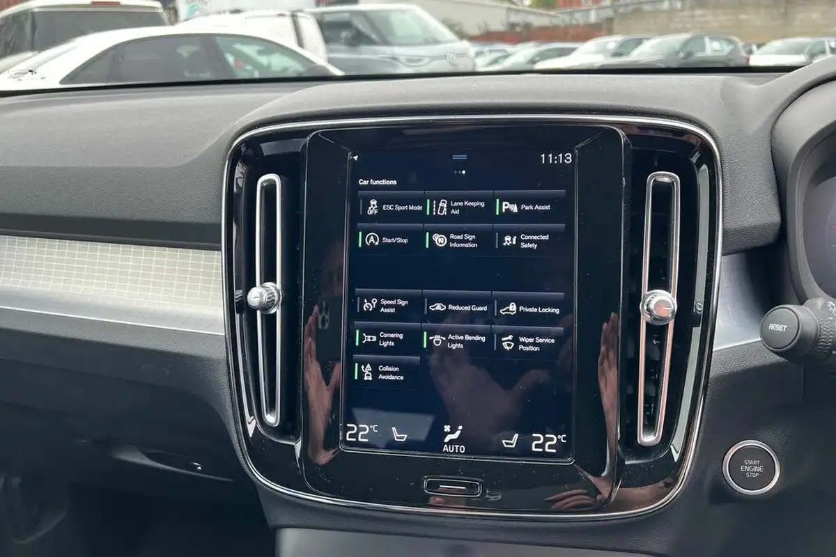 2020-volvo-xc40-20-t4-momentum-pro-awd-big-15