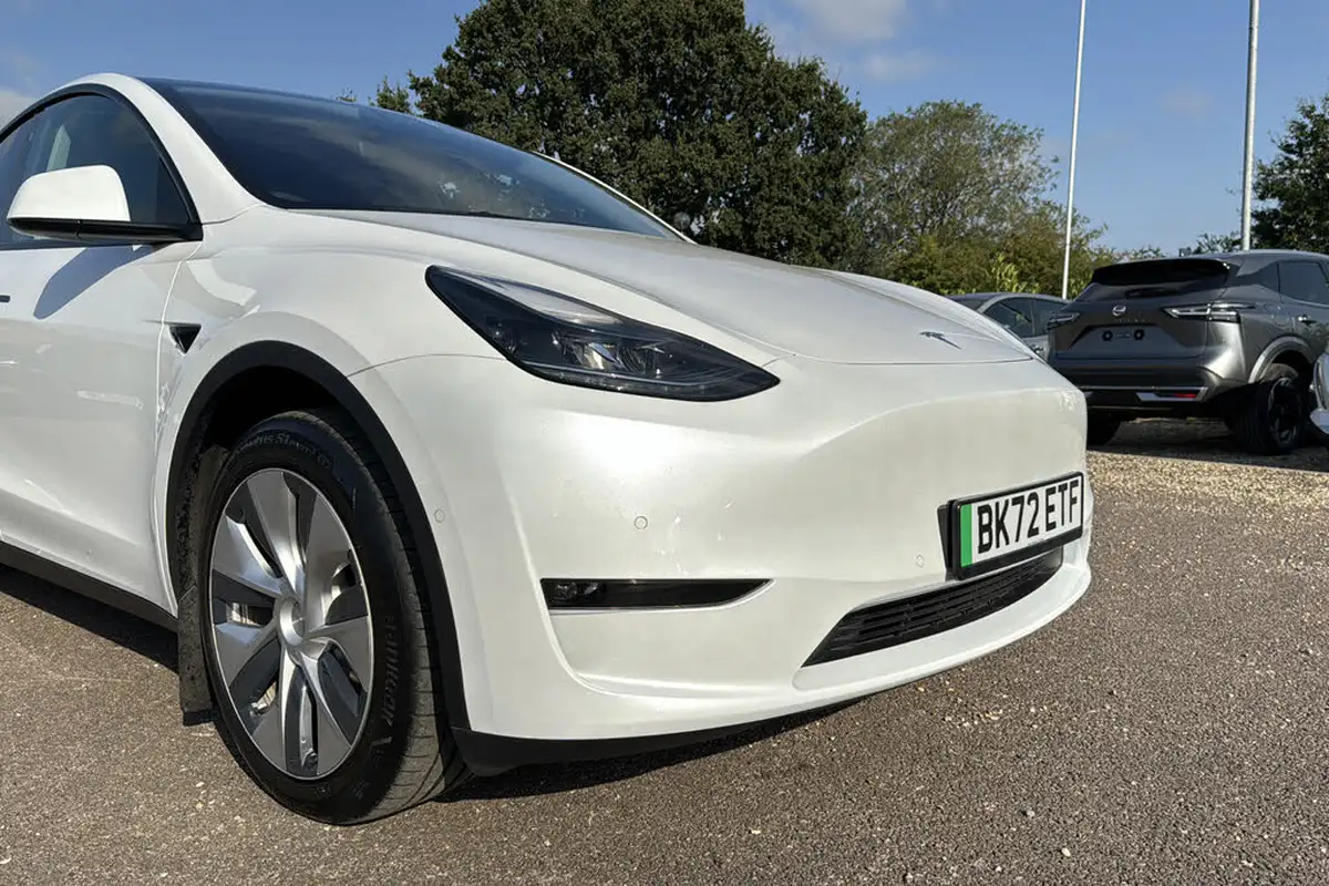 2022-tesla-model-y-e-long-range-big-33