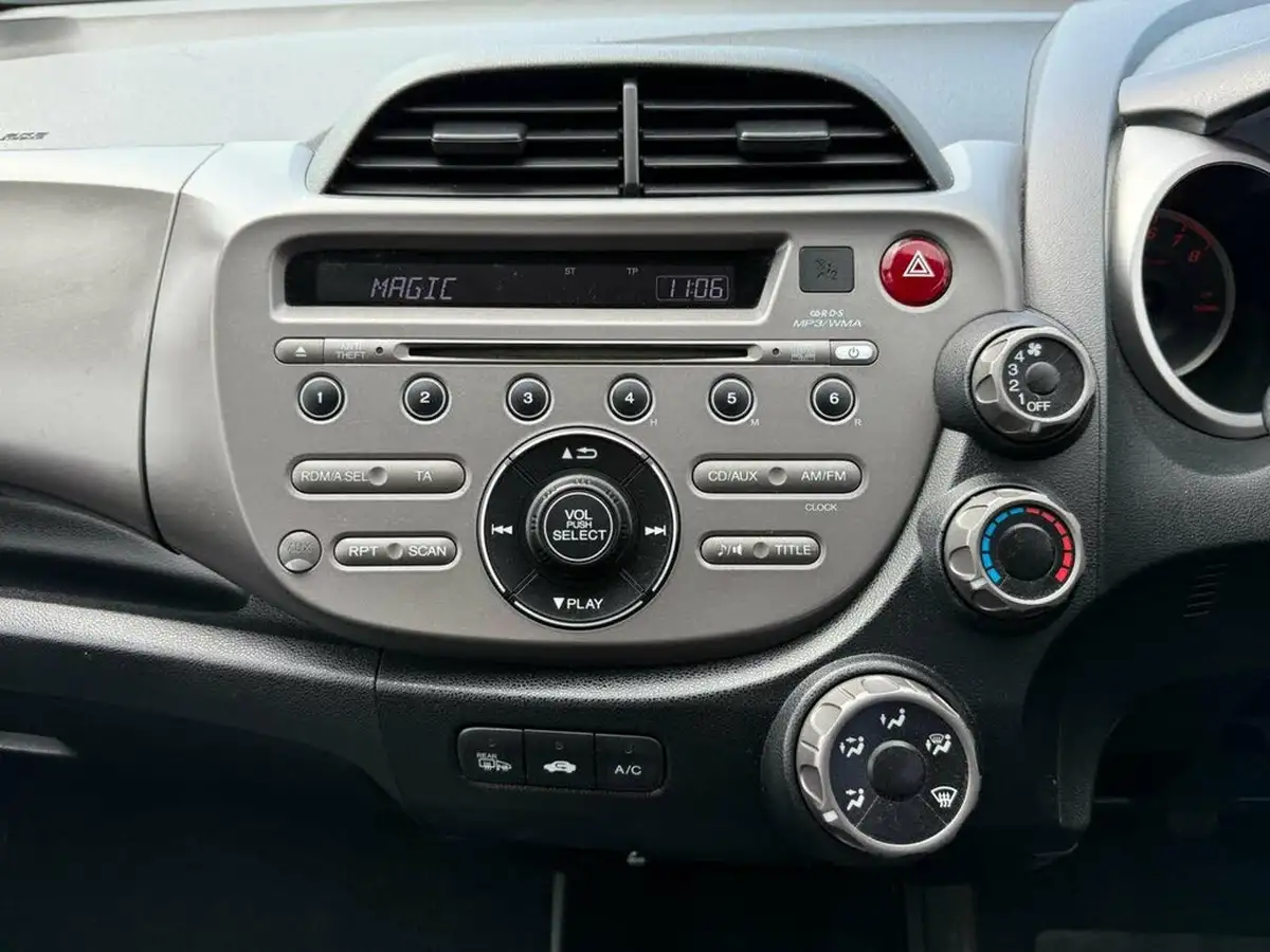 2010-honda-jazz-14-es-t-big-19