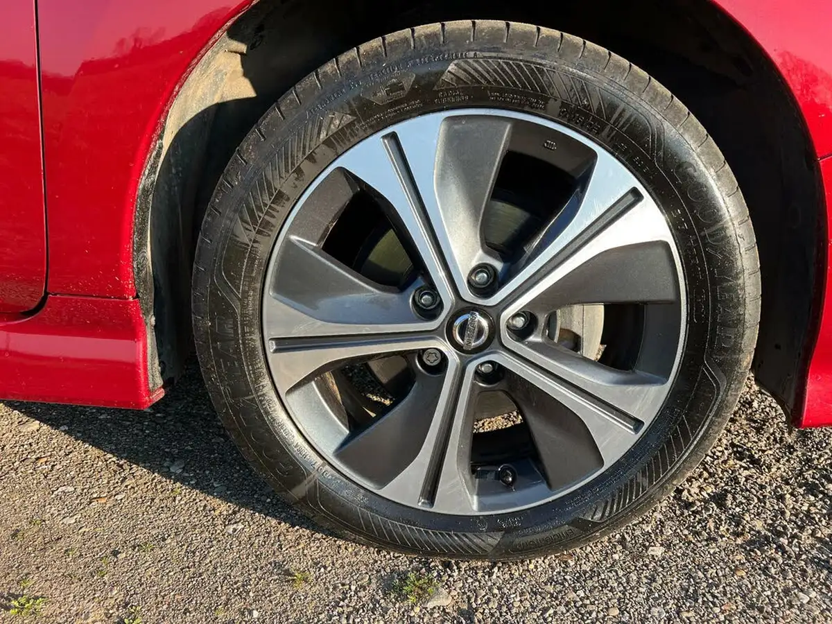 2021-nissan-leaf-e-tekna-big-28