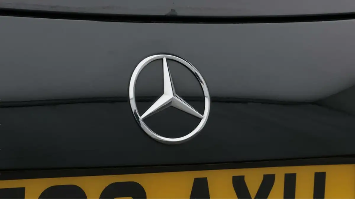 2020-mercedes-benz-a-class-13-a200-amg-line-executive-hatchback-5d-big-20