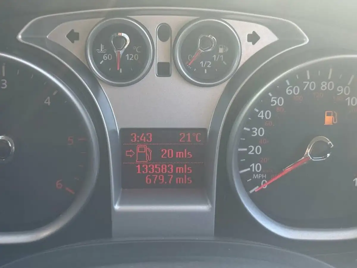 2012-nissan-juke-15td-tekna-big-58