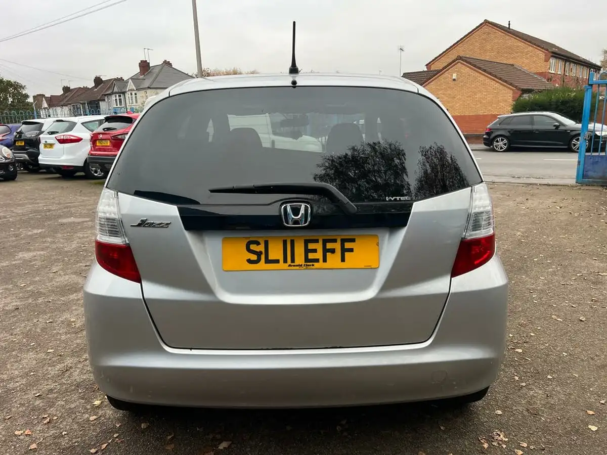 2011-honda-jazz-14-ex-big-6