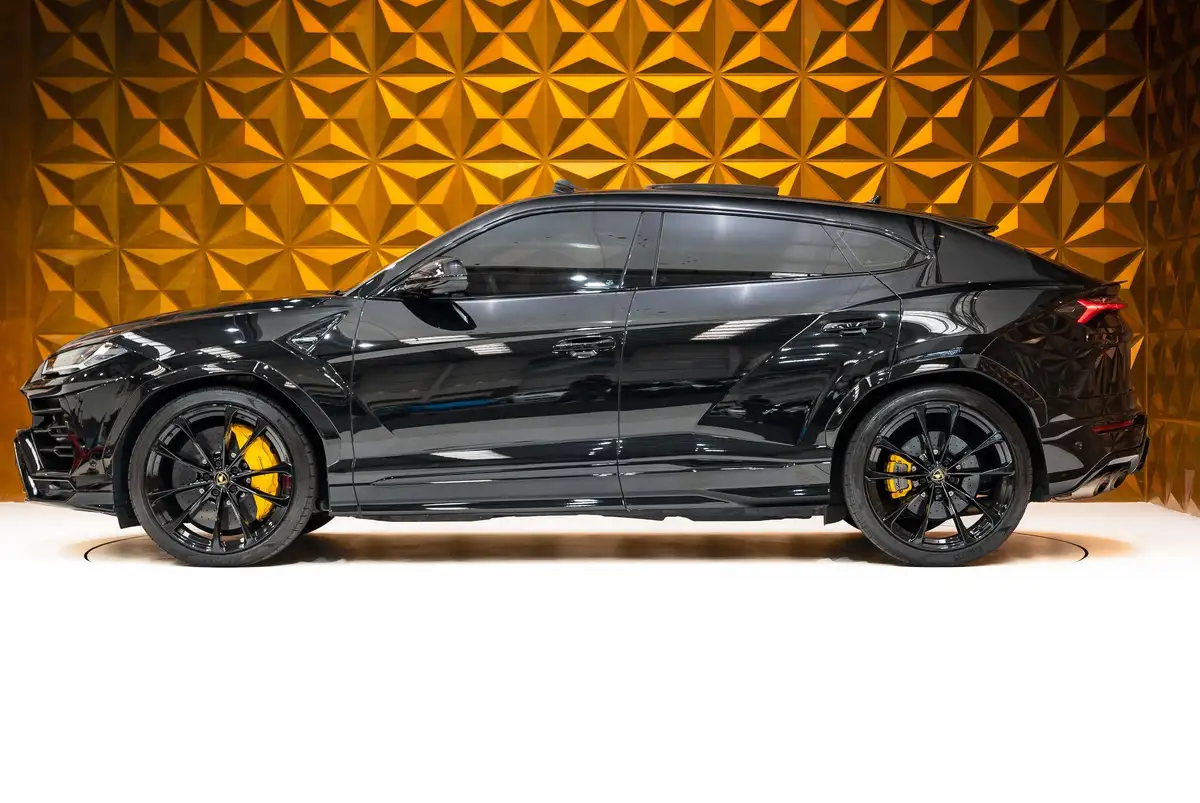2022-lamborghini-urus-40-no-trim-big-4