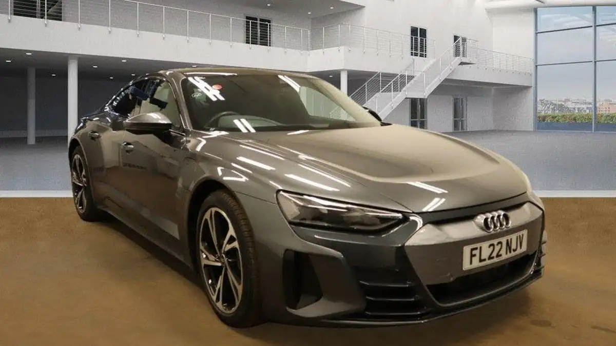2022-audi-e-tron-gt-e-big-2