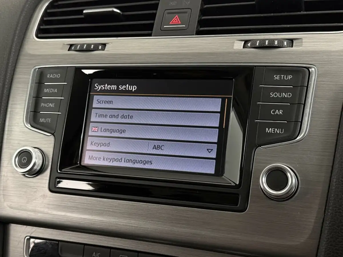 2014-volkswagen-golf-16tdi-se-ss-hatchback-5d-big-30