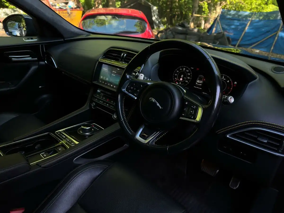 2020-jaguar-f-pace-30td-300-sport-big-15