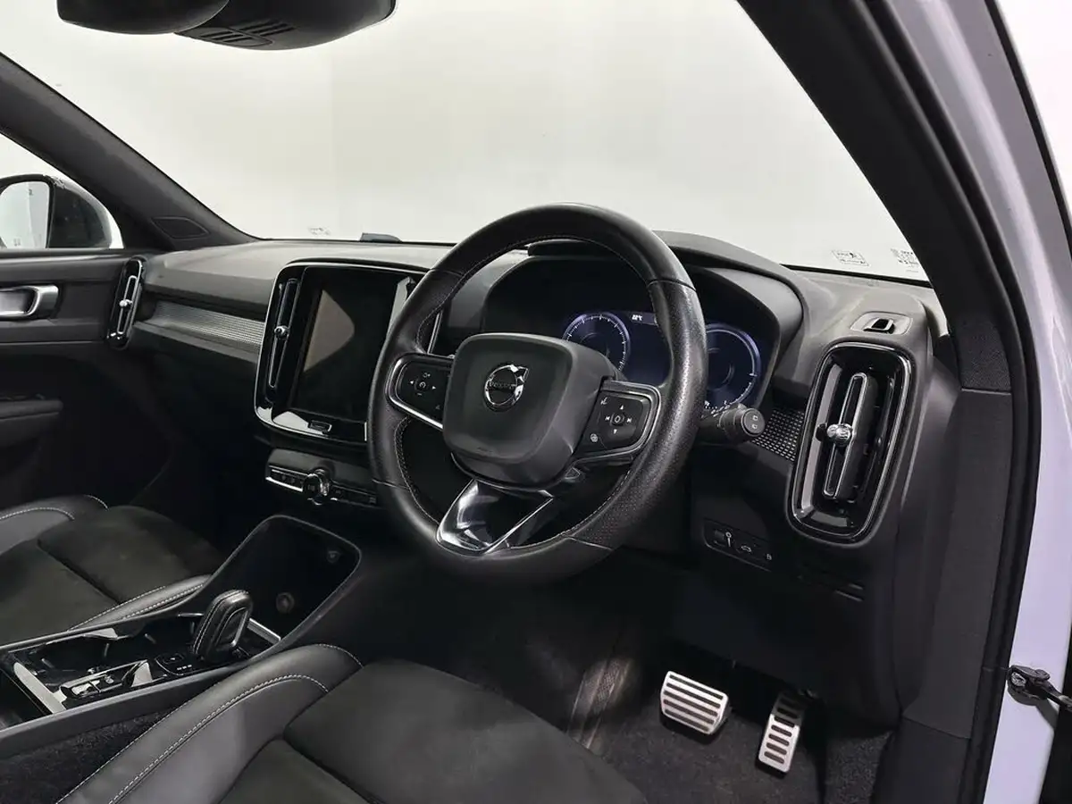 2021-volvo-xc40-15-t4-r-design-211bhp-big-9