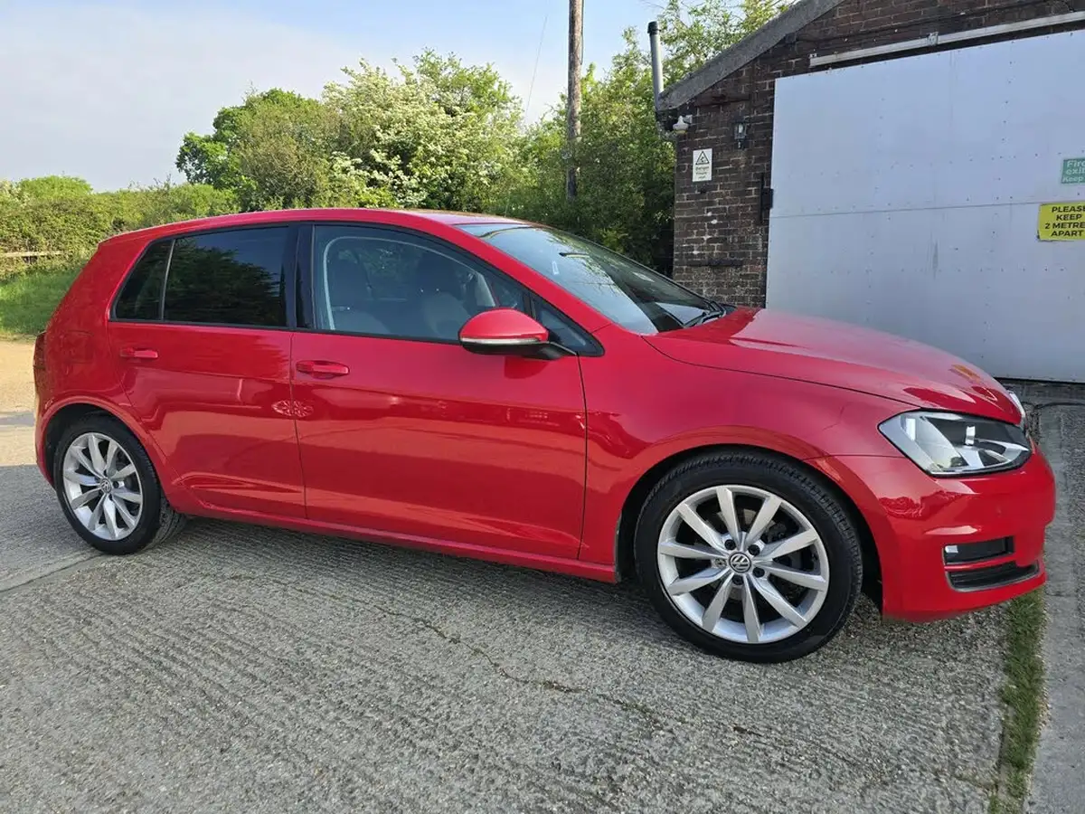 2015-volkswagen-golf-14-tsi-gt-actbmtss-hatchback-5d-1395cc-dsg-big-0