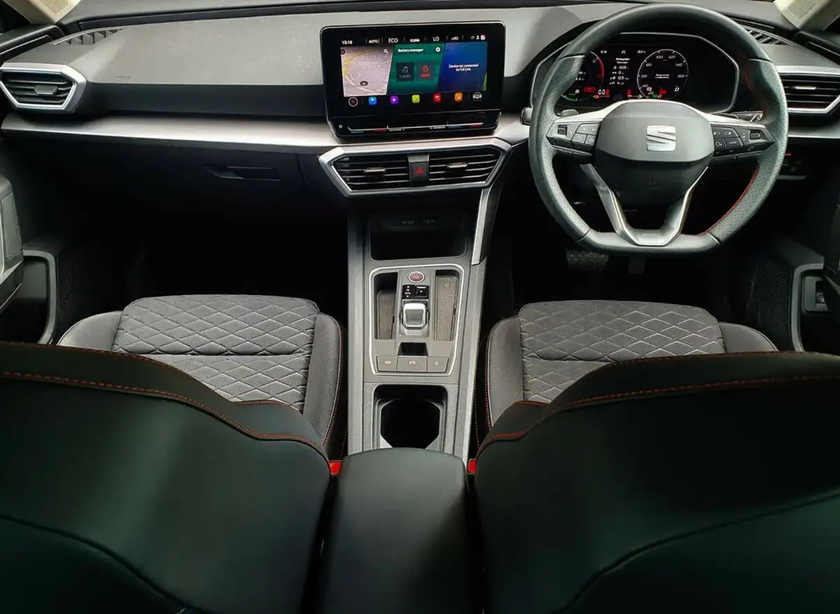 2024-seat-leon-14-e-hybrid-fr-hatchback-big-12