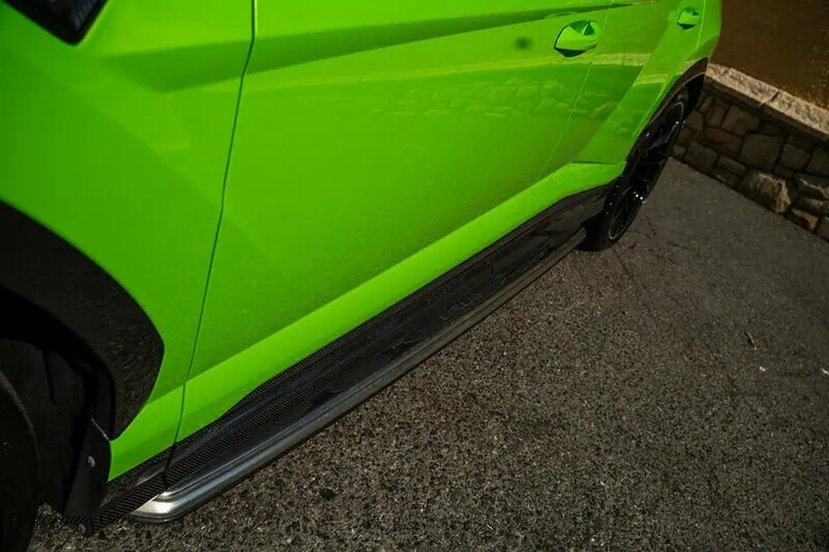2021-lamborghini-urus-40-no-trim-big-28