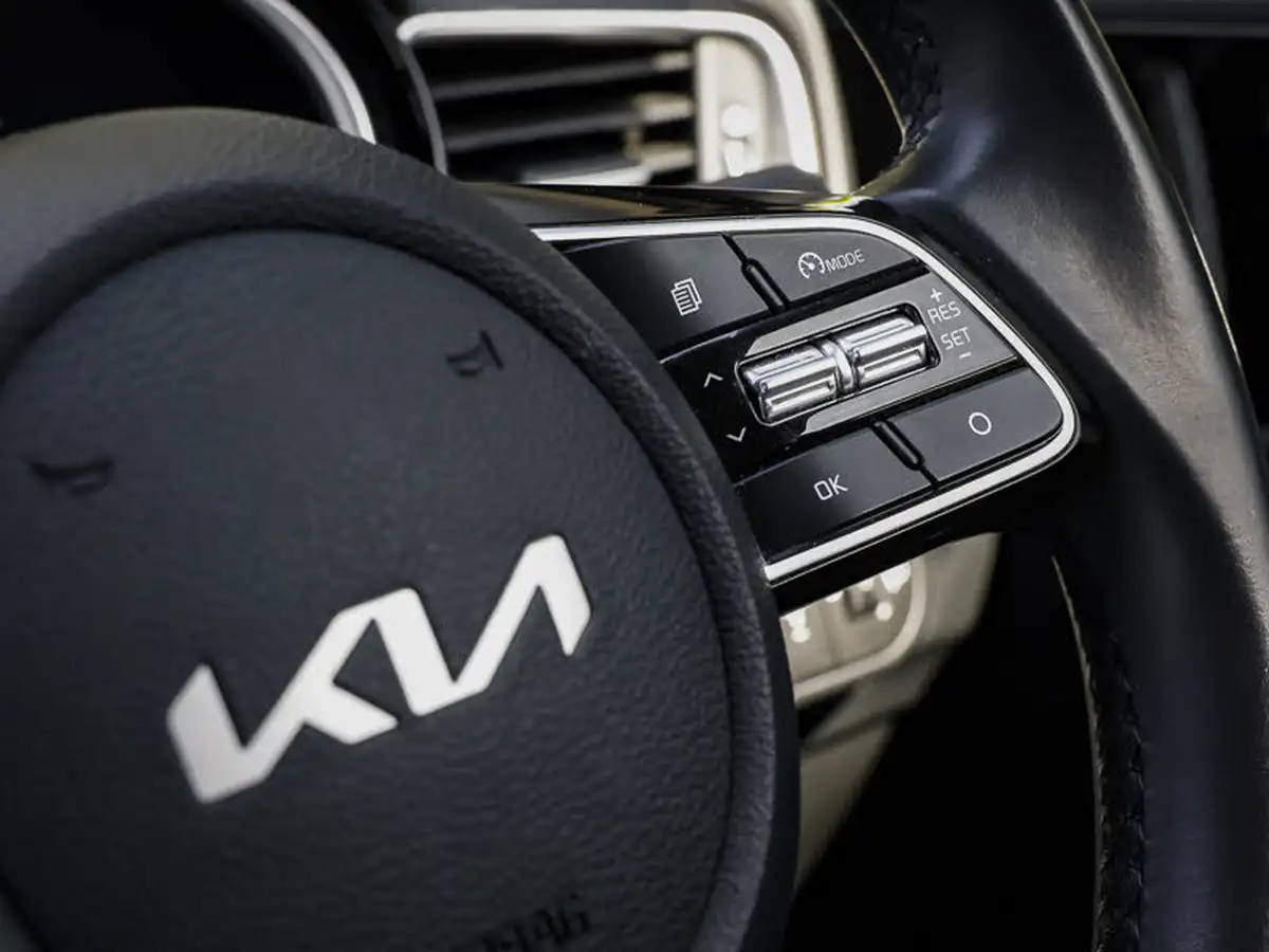2022-kia-xceed-10-t-gdi-connect-big-16
