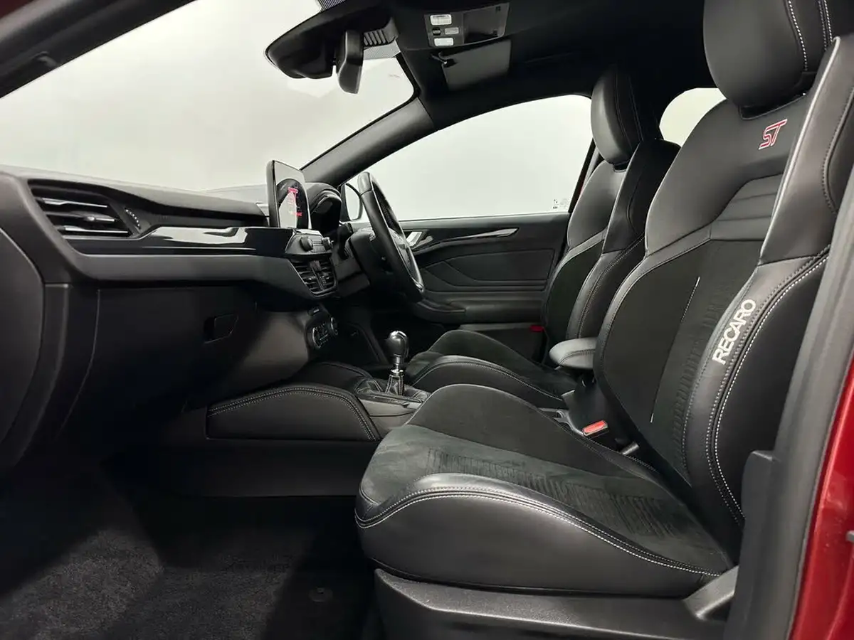 2020-ford-focus-20-st-hatchback-big-35