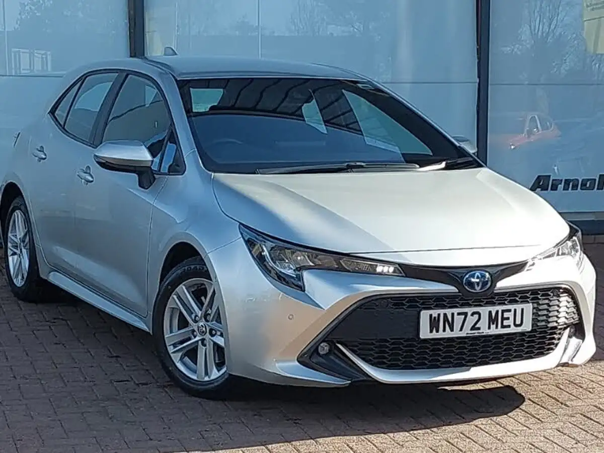 2022-toyota-corolla-20-vvt-i-icon-tech-hatchback-big-0