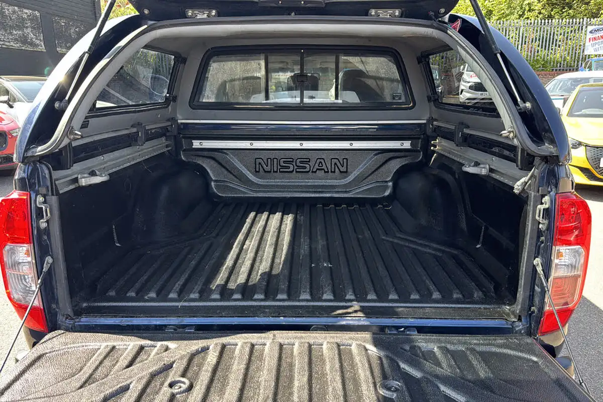 2017-nissan-navara-23dci-tekna-auto-big-17