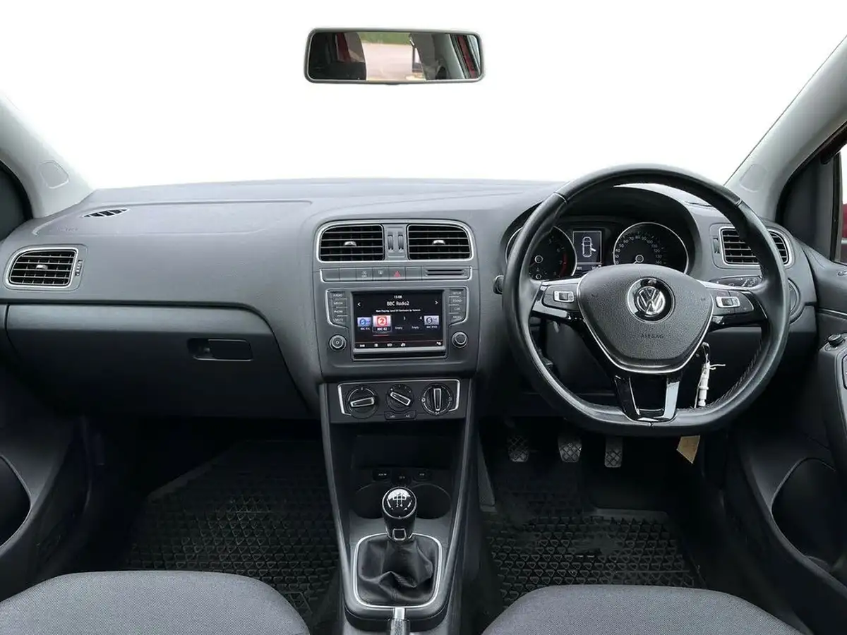2015-volkswagen-polo-12-tsi-se-5d-big-6
