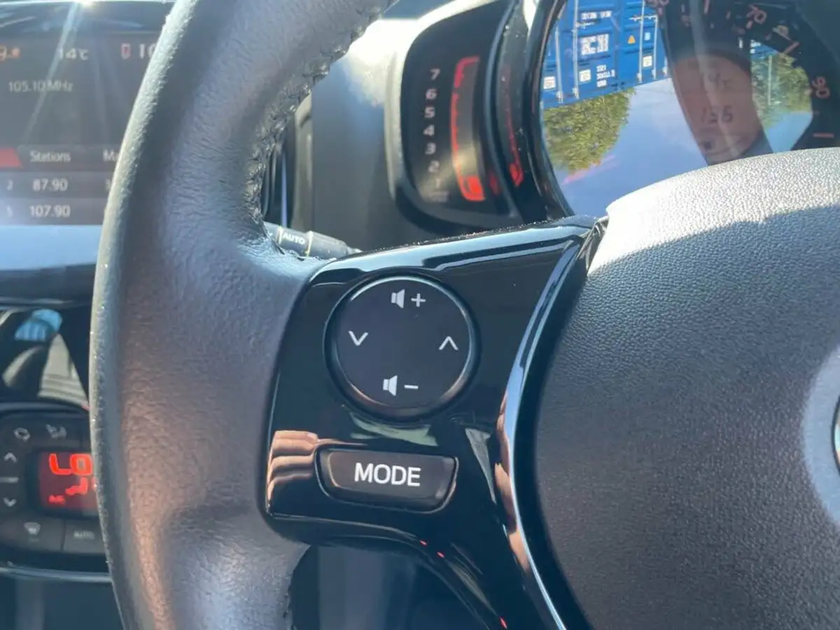 2015-toyota-aygo-10-vvt-i-x-clusiv-5d-big-25