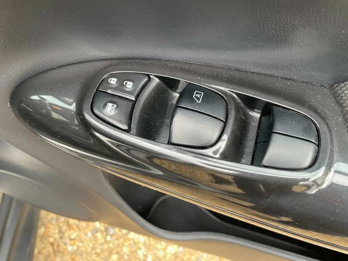 2017-nissan-juke-16-n-connecta-big-17