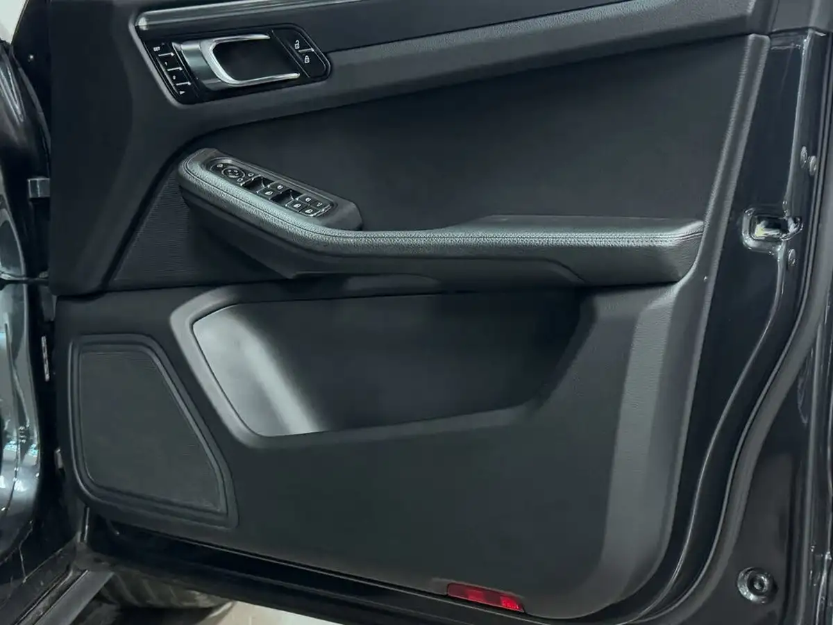 2019-porsche-macan-20-big-18