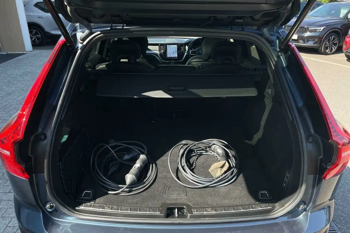 2021-volvo-xc60-20-t8-r-design-pro-455bhp-plug-in-hybrid-big-18