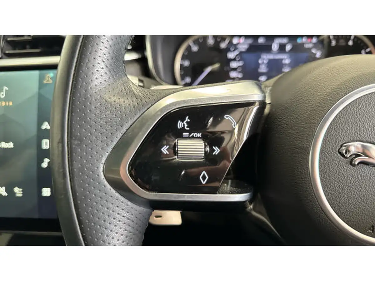 2022-jaguar-f-pace-20-p250-r-dynamic-black-big-27