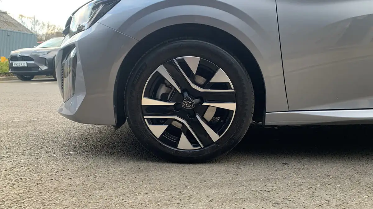 2025-peugeot-208-12-puretech-allure-big-15