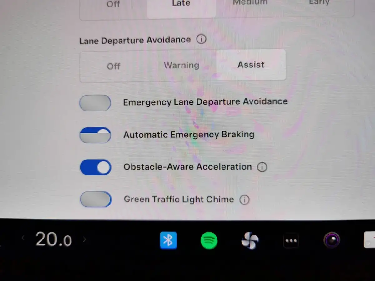 2020-tesla-model-3-e-long-range-big-21