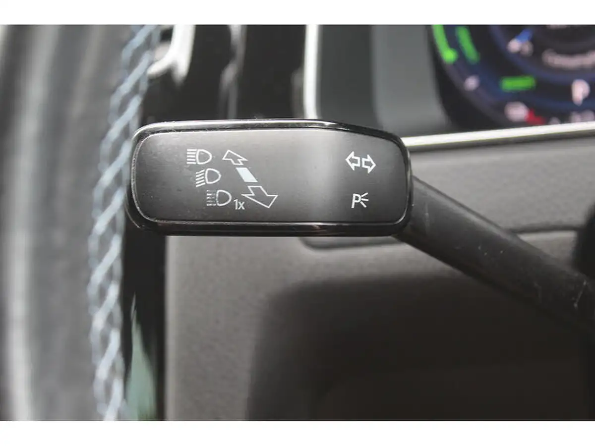 2017-volkswagen-golf-14-tsi-gte-advance-ss-big-19