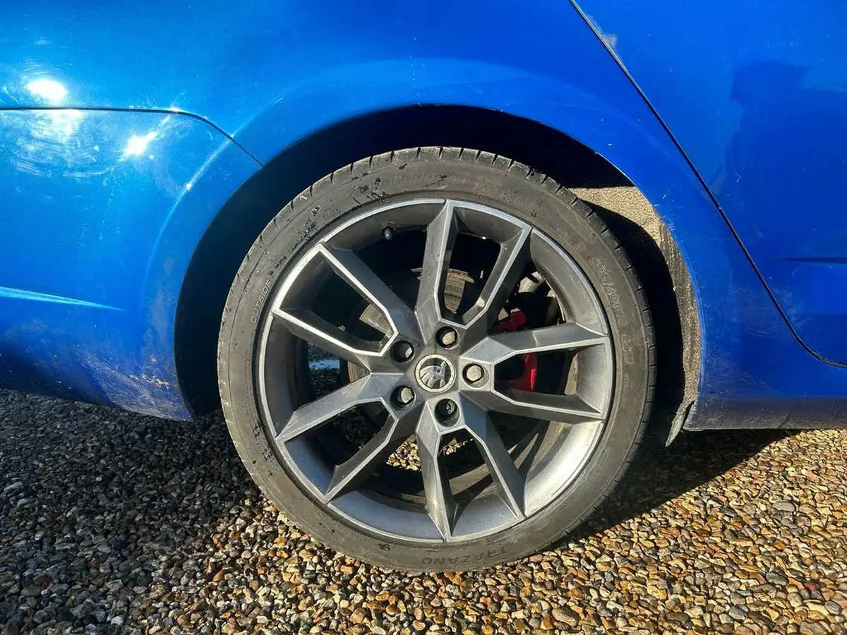 2014-skoda-octavia-20tdi-vrs-estate-dsg-big-8