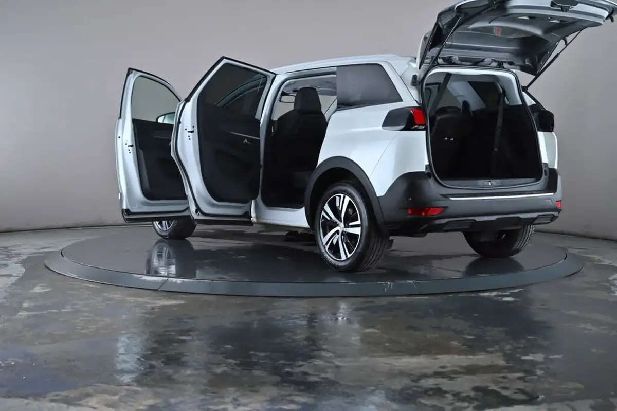 2018-peugeot-5008-suv-12-puretech-allure-eat6-big-54