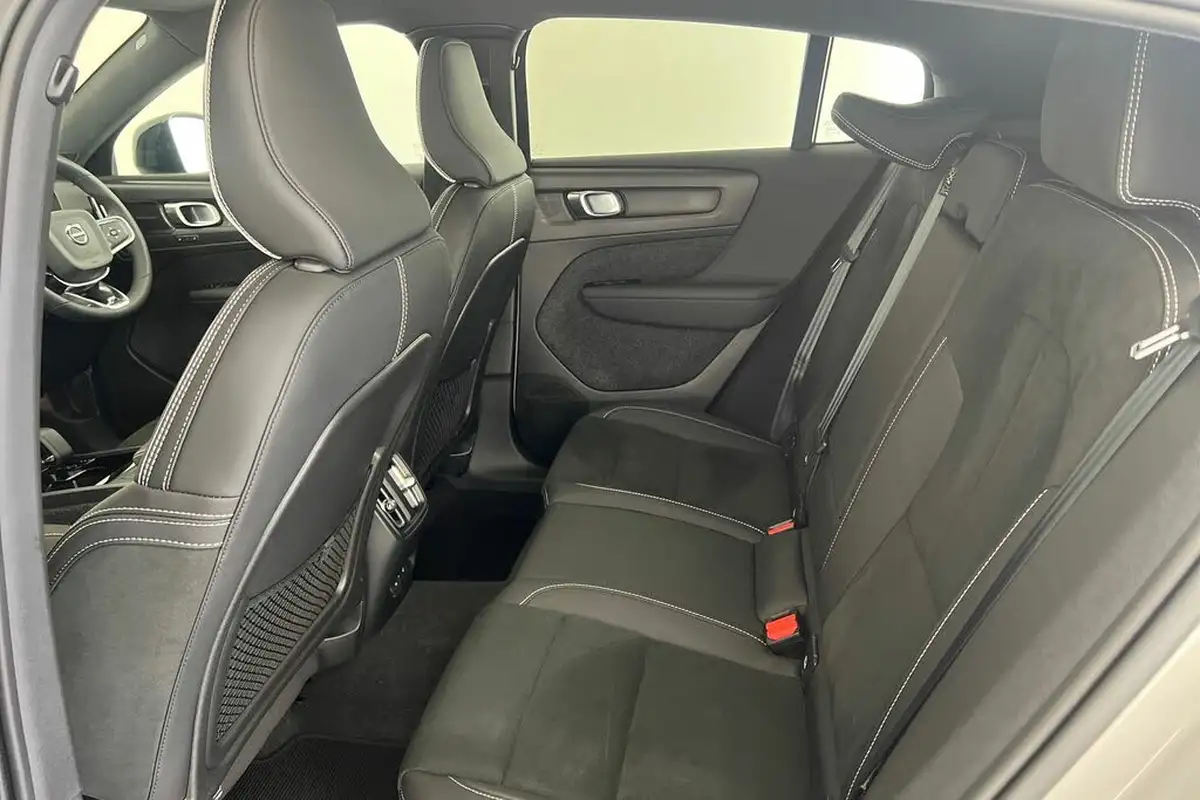 2022-volvo-c40-e-twin-recharge-pro-big-16
