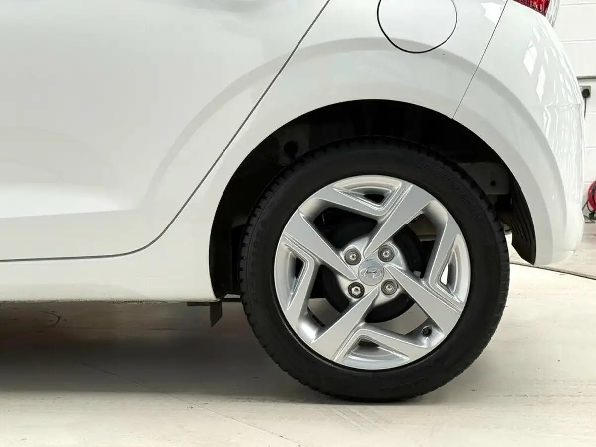 2020-hyundai-i10-12-se-connect-auto-big-12