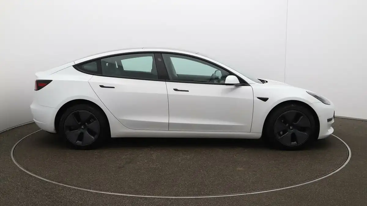 2021-tesla-model-3-e-long-range-awd-big-40