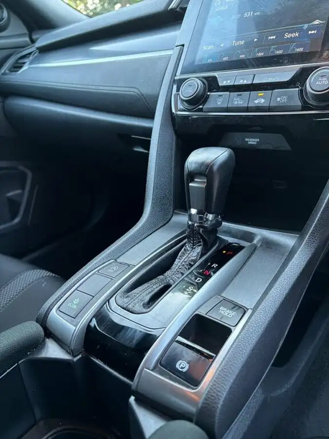 2020-honda-civic-10-vtec-turbo-sr-hatchback-5d-cvt-big-14