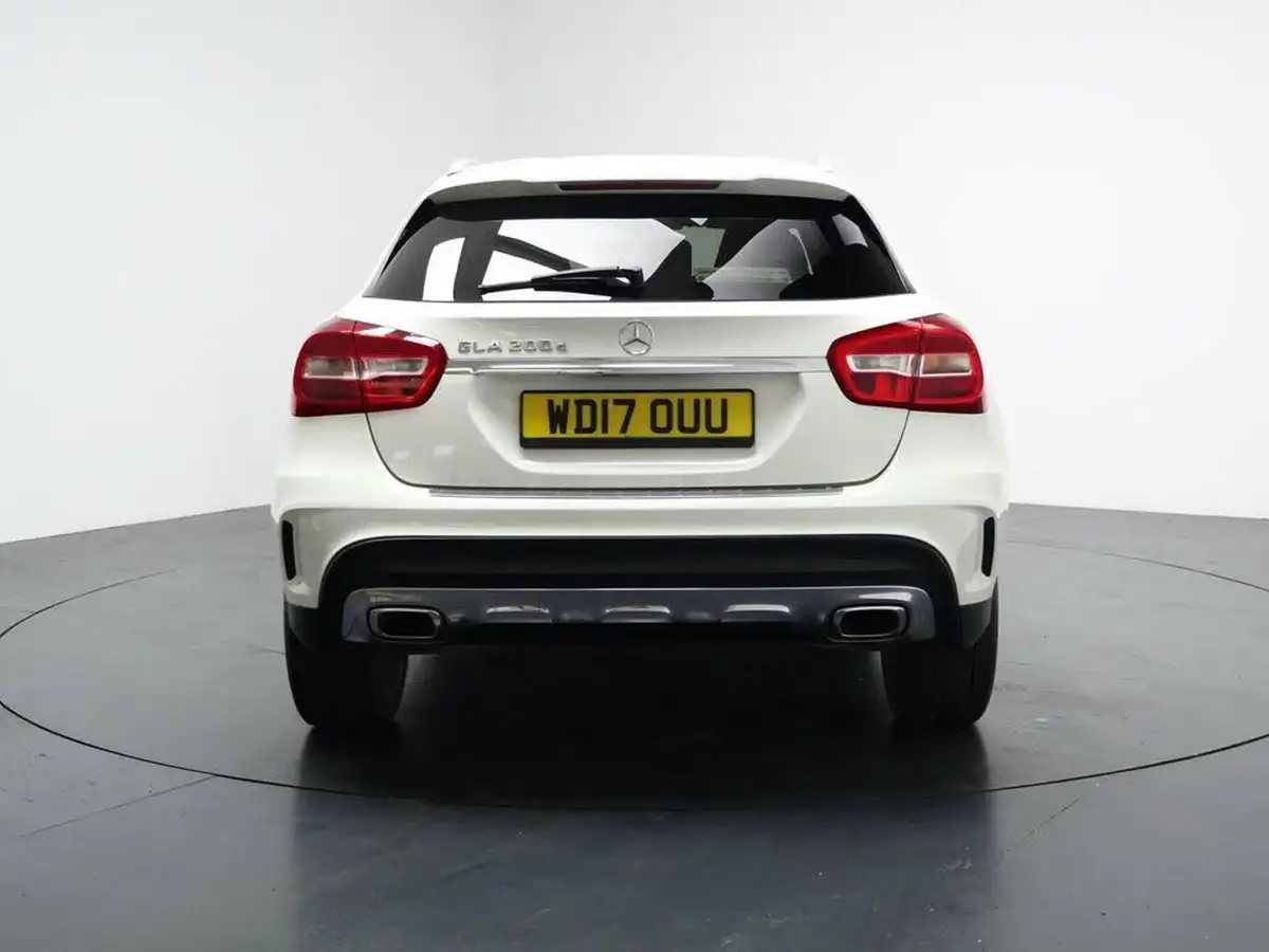 2017-mercedes-benz-gla-class-21d-gla-200d-amg-line-ss-big-10
