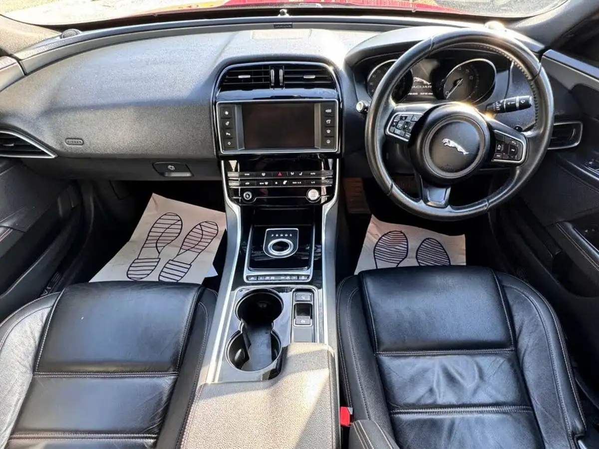 2015-jaguar-xe-20-prestige-big-14