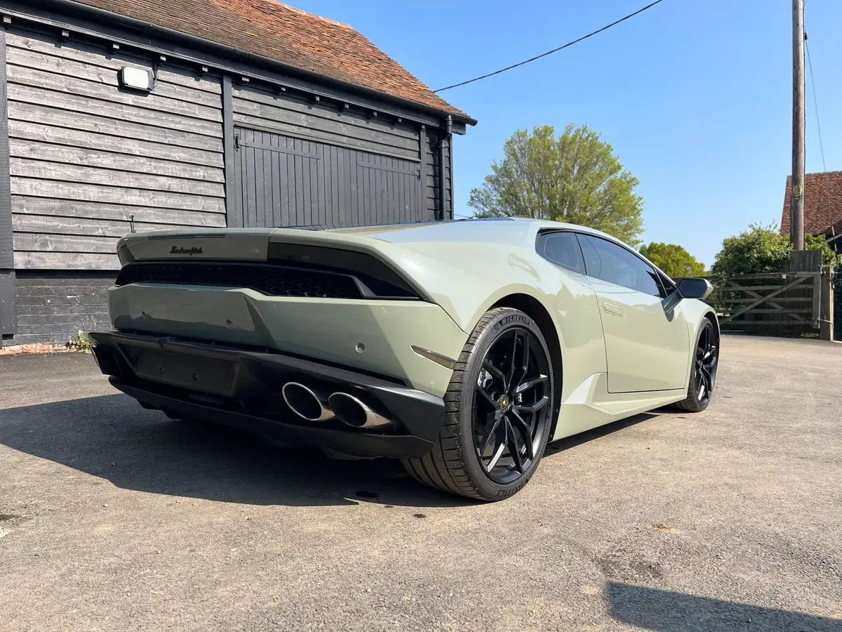 2015-lamborghini-huracan-52-lp-610-4-4wd-coupe-big-3