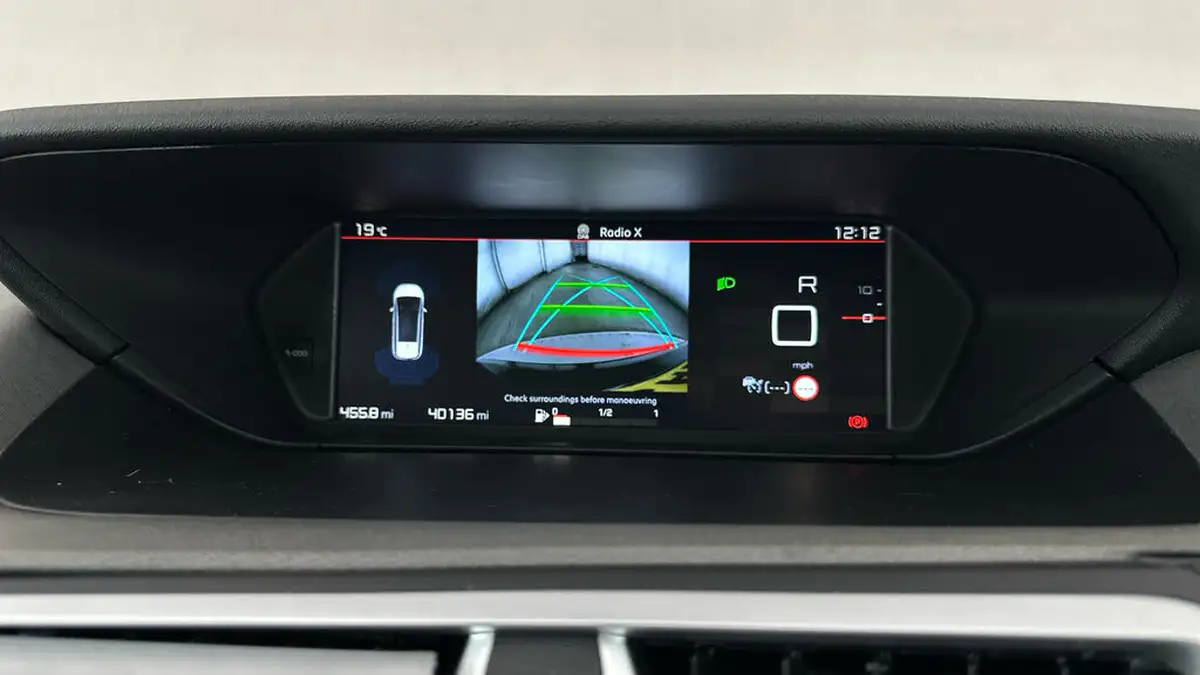 2022-citroen-grand-c4-spacetourer-12-puretech-shine-eat8-big-25