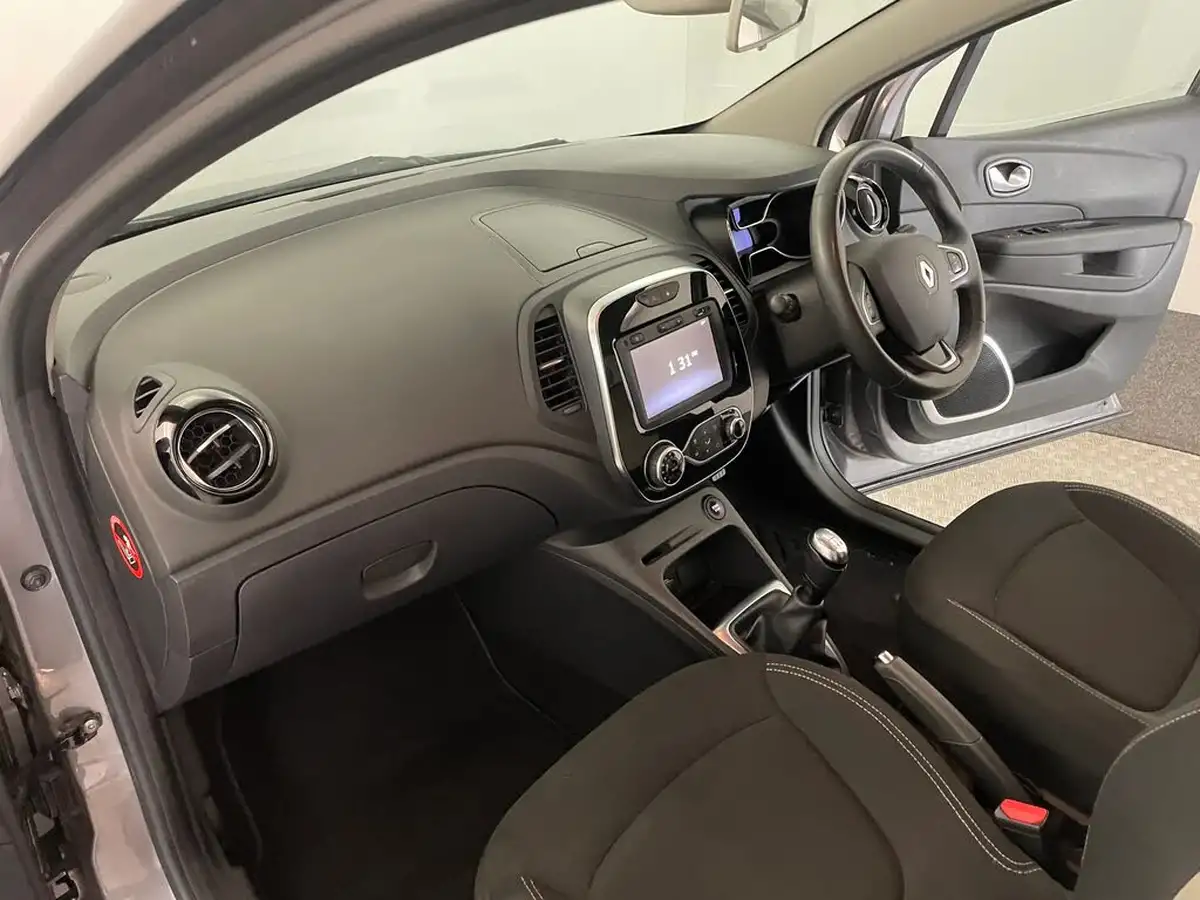 2019-renault-captur-09-tce-iconic-big-27