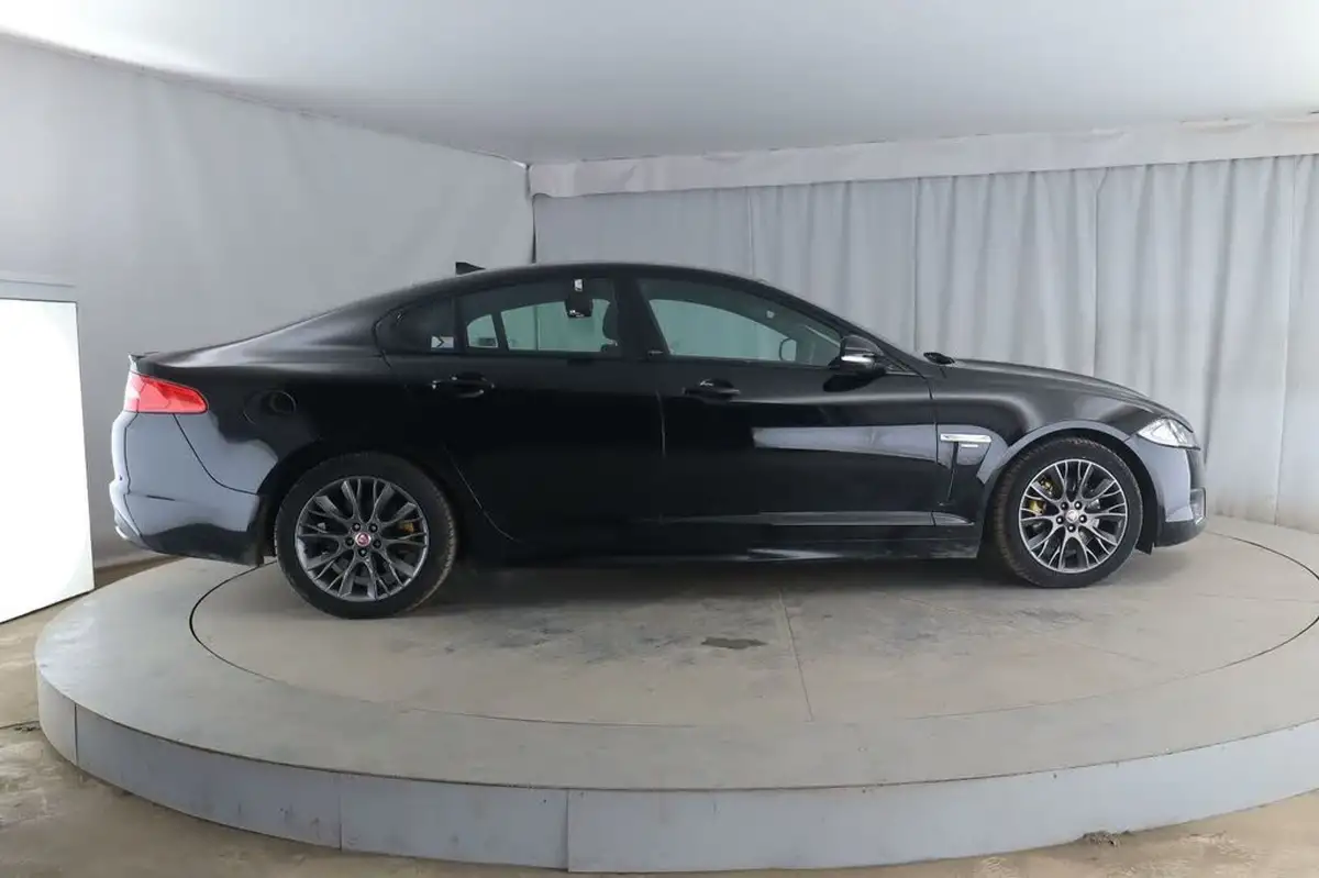 2014-jaguar-xf-22td-r-sport-200ps-saloon-4d-big-3