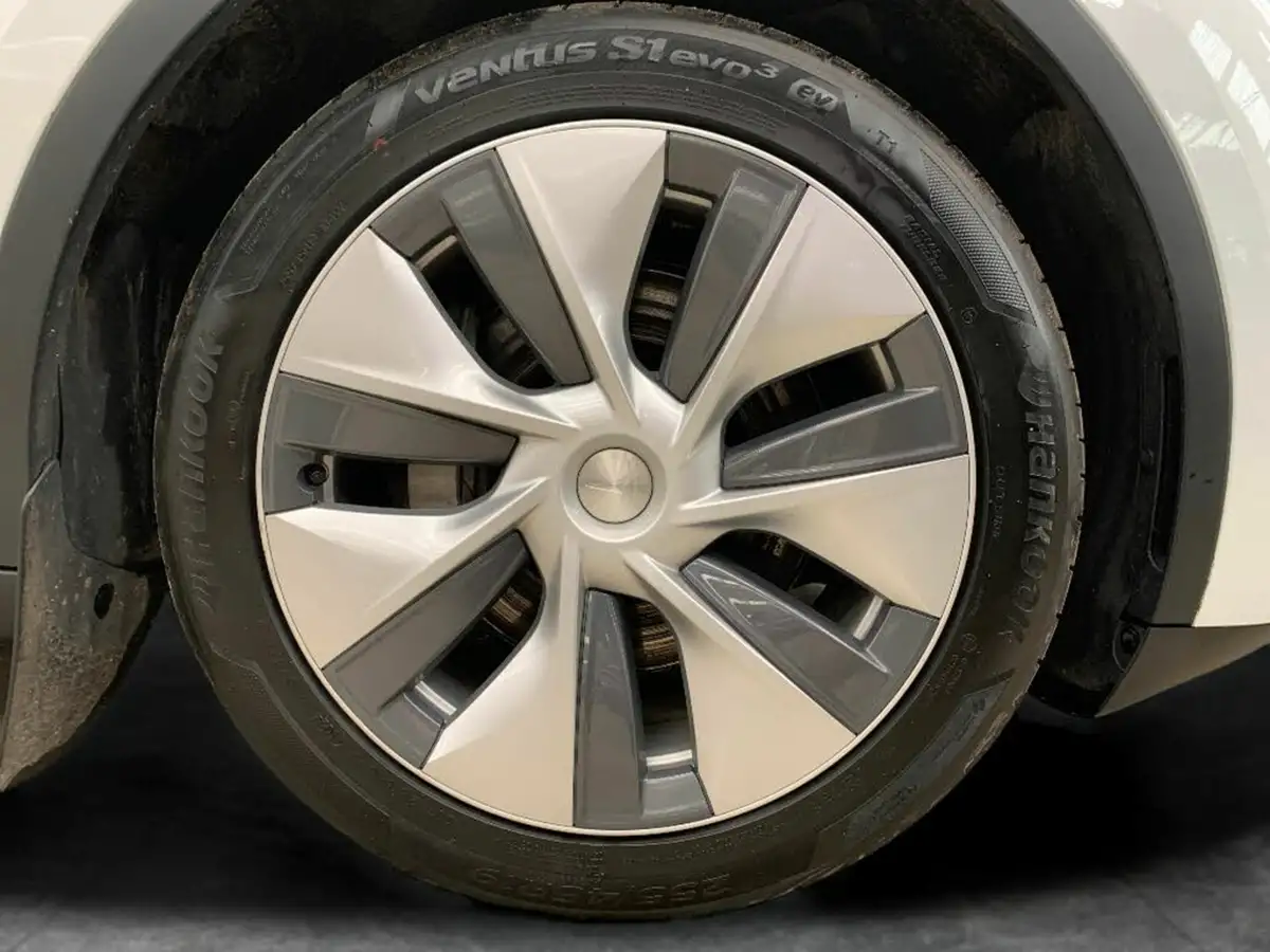 2023-tesla-model-y-e-long-range-big-22