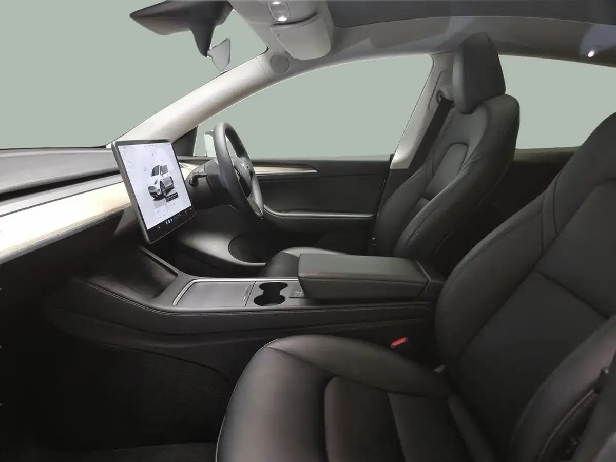 2023-tesla-model-y-e-long-range-big-2
